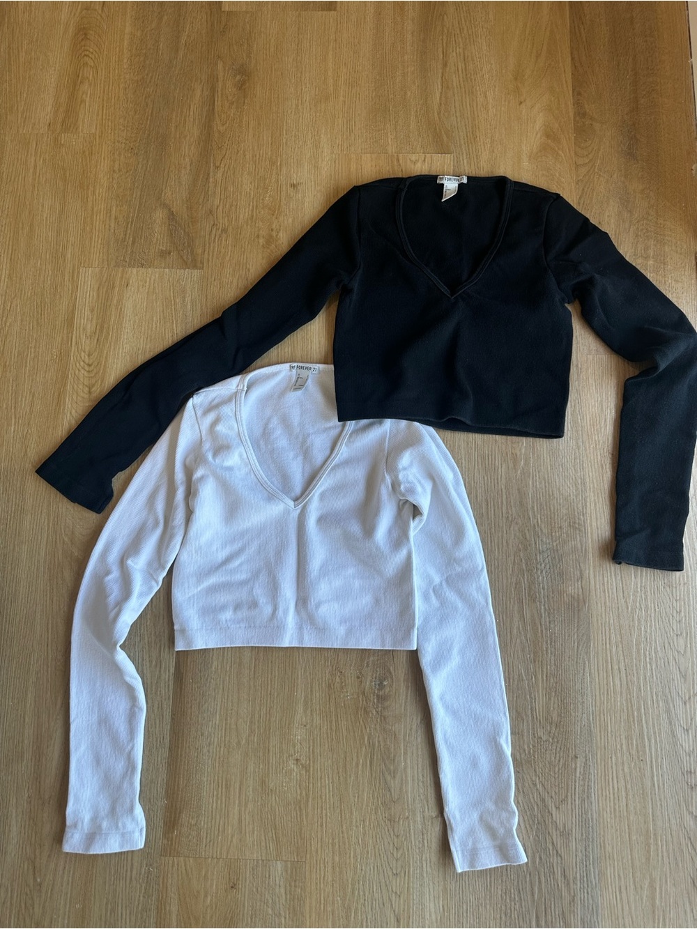 Forever 21 Cropped V-Neck Long Sleeve Top - Black & White